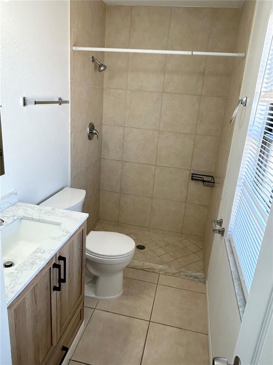 Image 21 of 33 For 4616 Blueridge Street