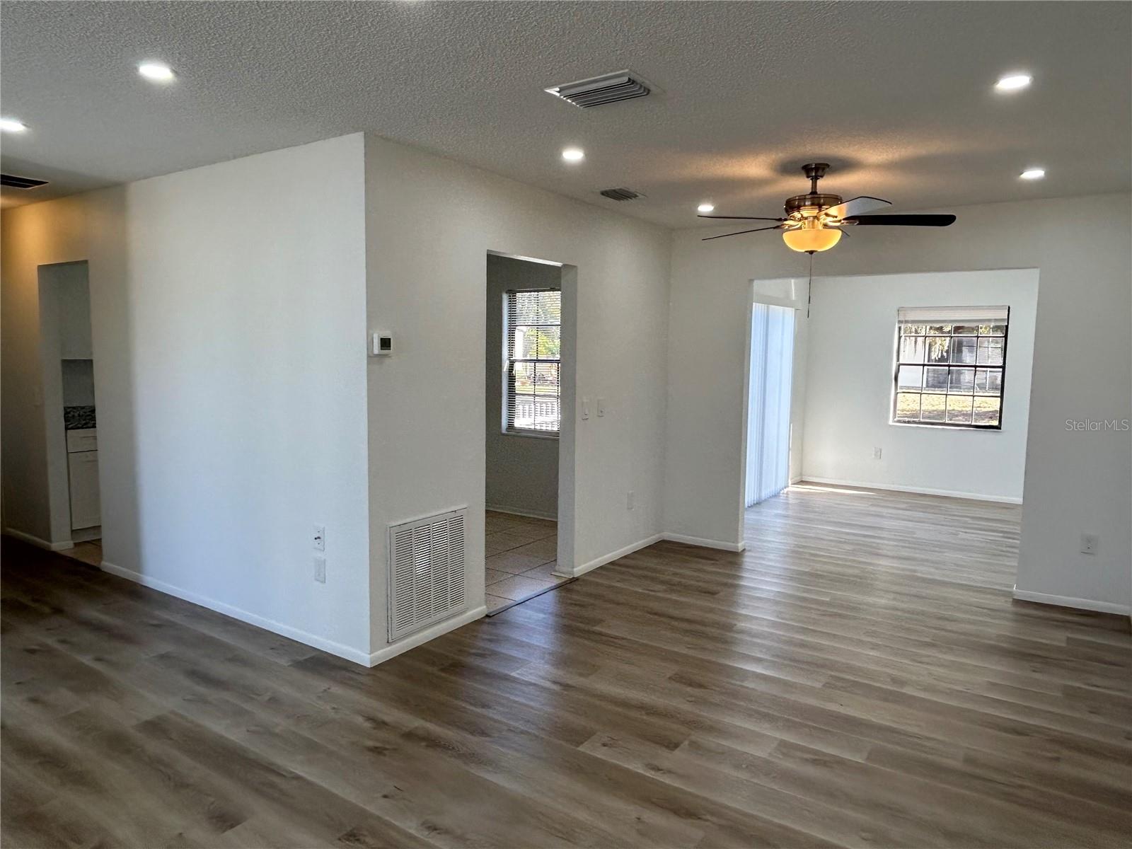 Image 9 of 33 For 4616 Blueridge Street