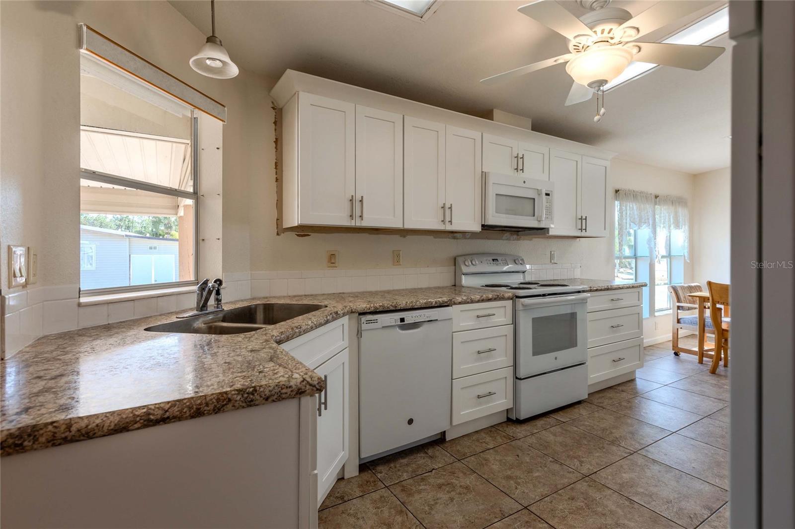 Image 21 of 52 For 2100 Kings Highway Lane 1064