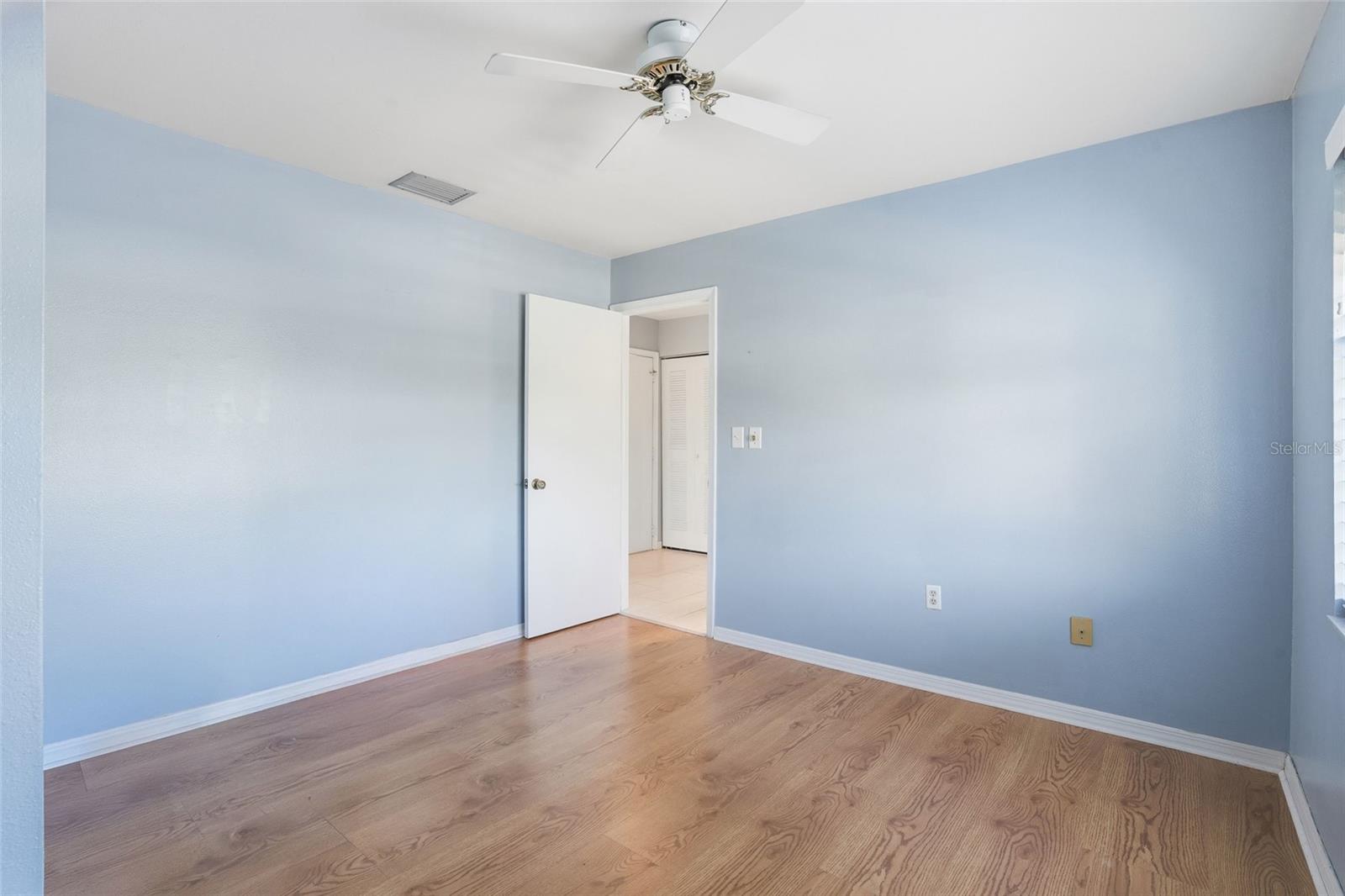 Image 27 of 47 For 9270 Lake Park Drive 201