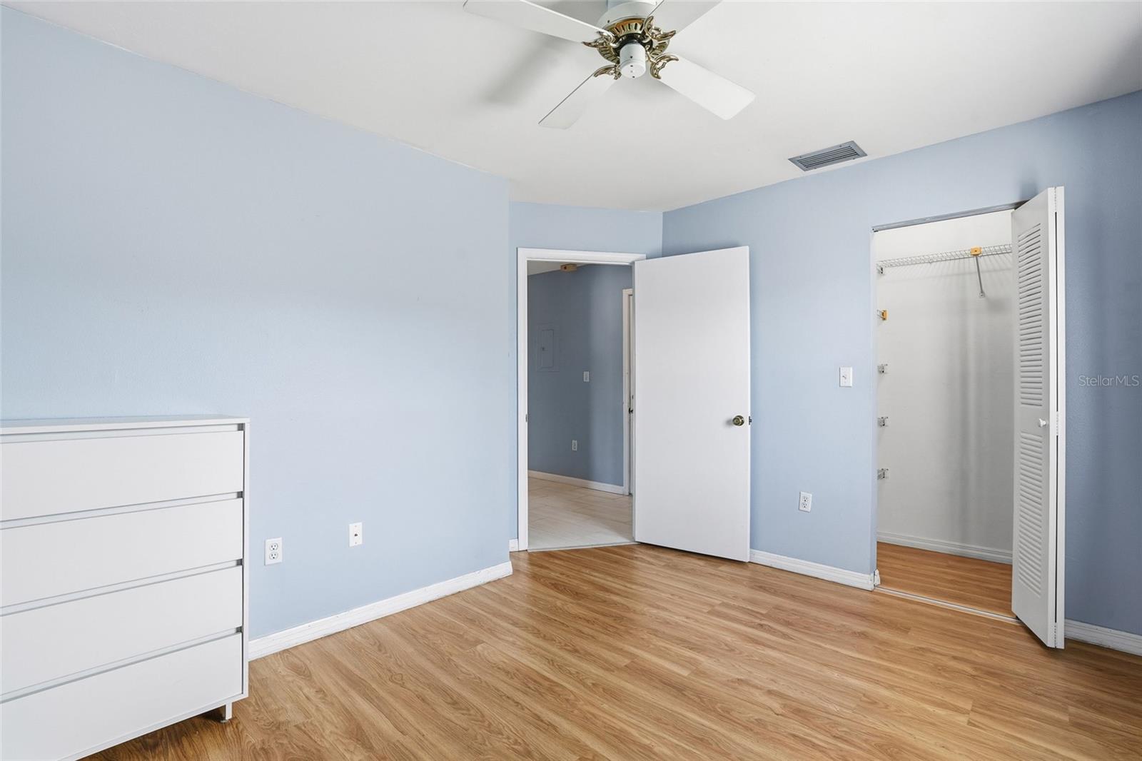 Image 29 of 47 For 9270 Lake Park Drive 201