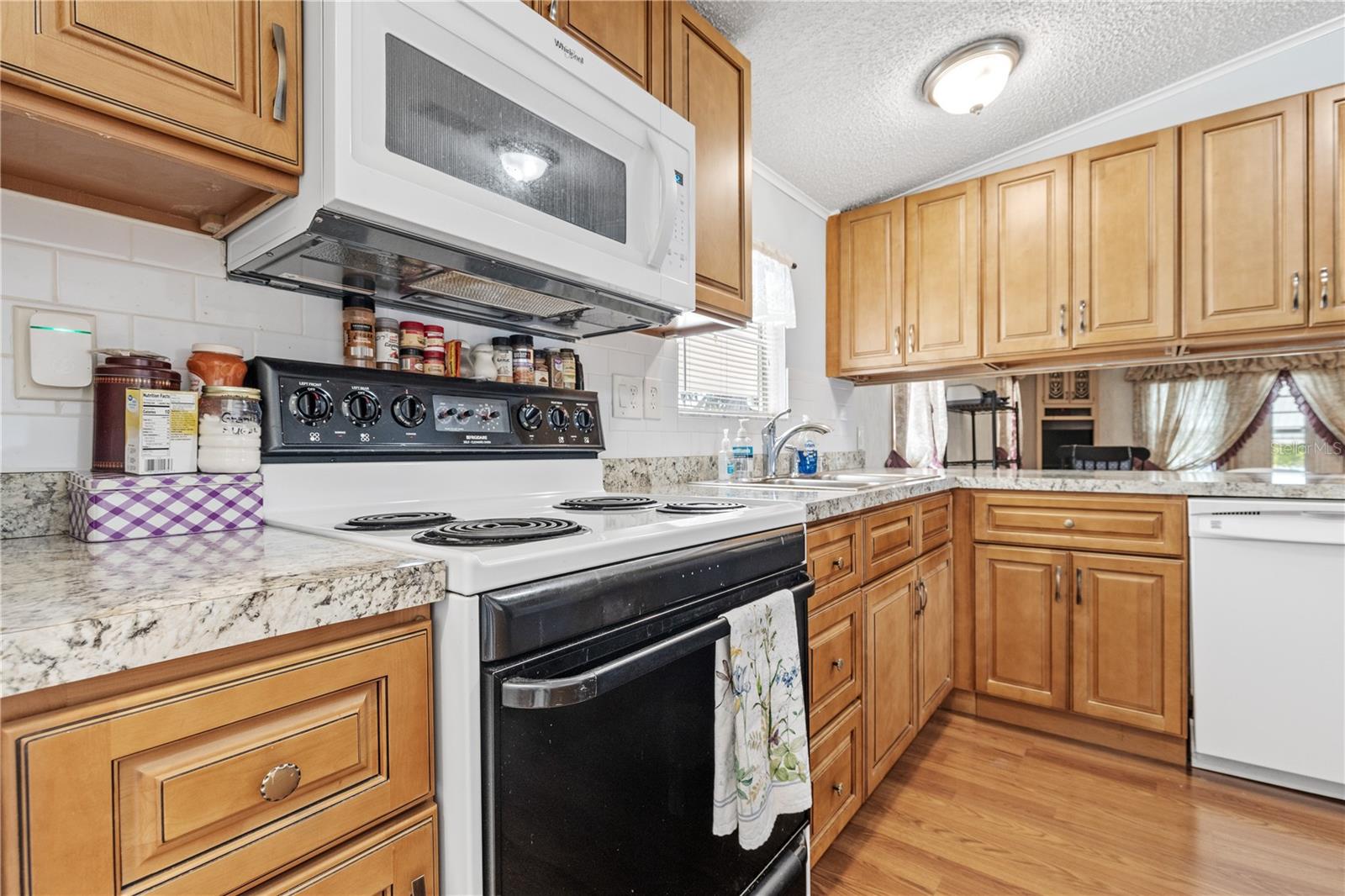 Image 21 of 41 For 205 Carriage Lane