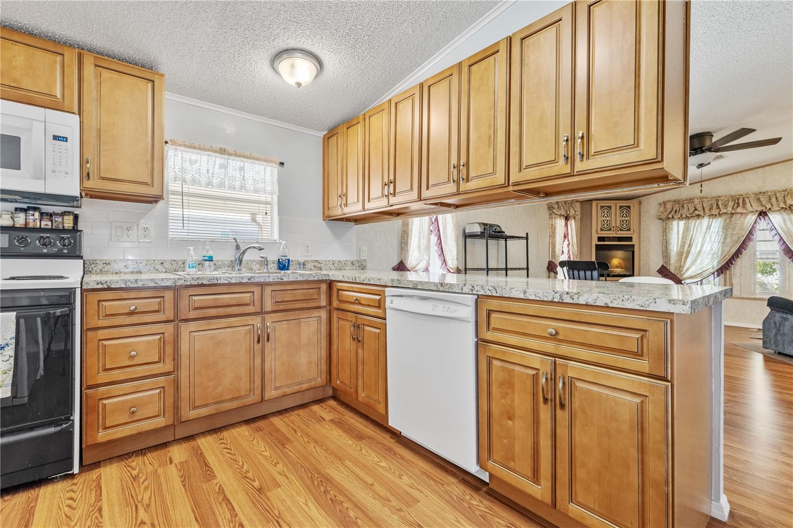 Image 23 of 41 For 205 Carriage Lane