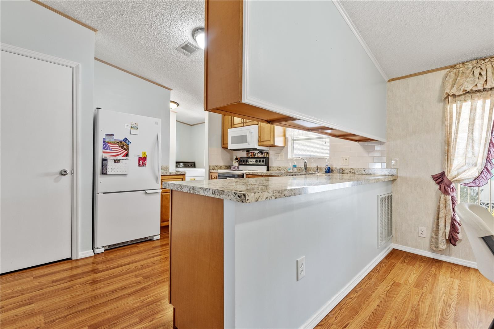 Image 24 of 41 For 205 Carriage Lane