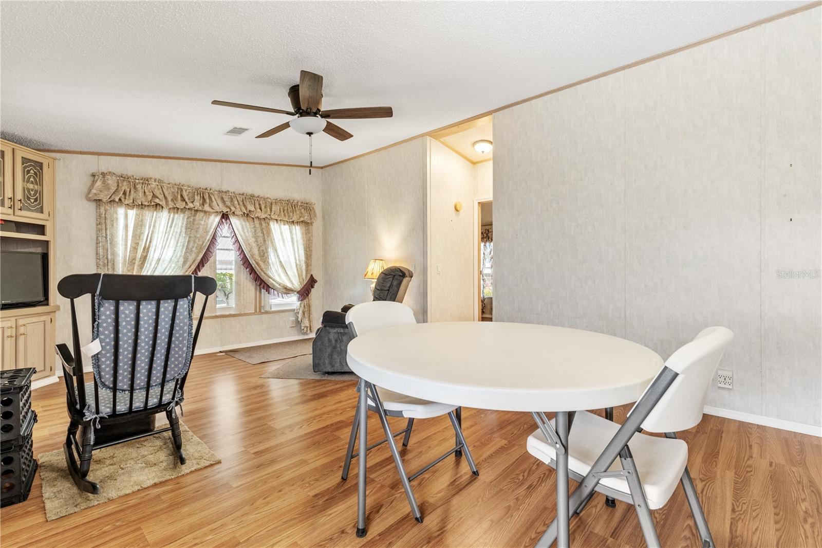 Image 26 of 41 For 205 Carriage Lane