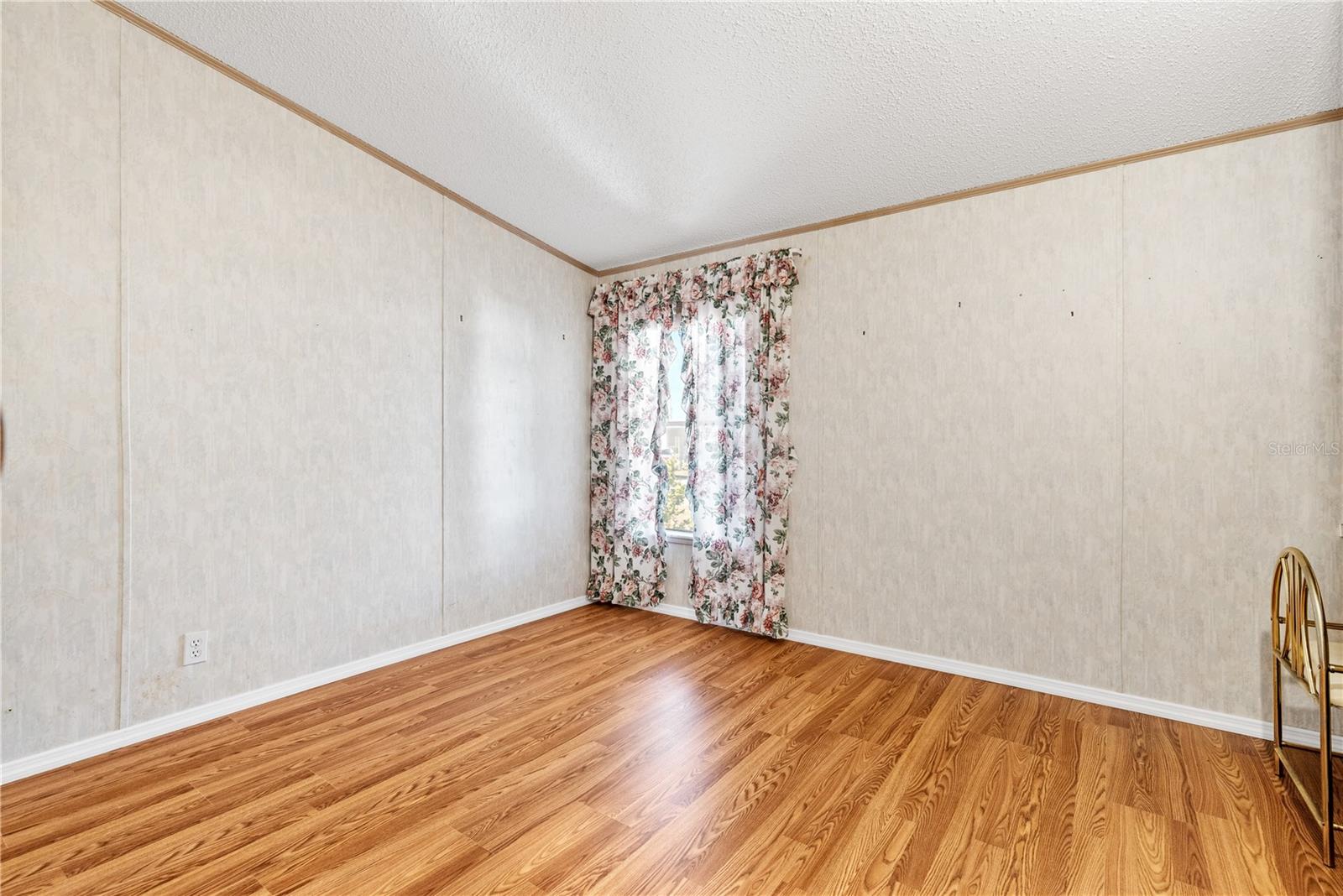 Image 29 of 41 For 205 Carriage Lane