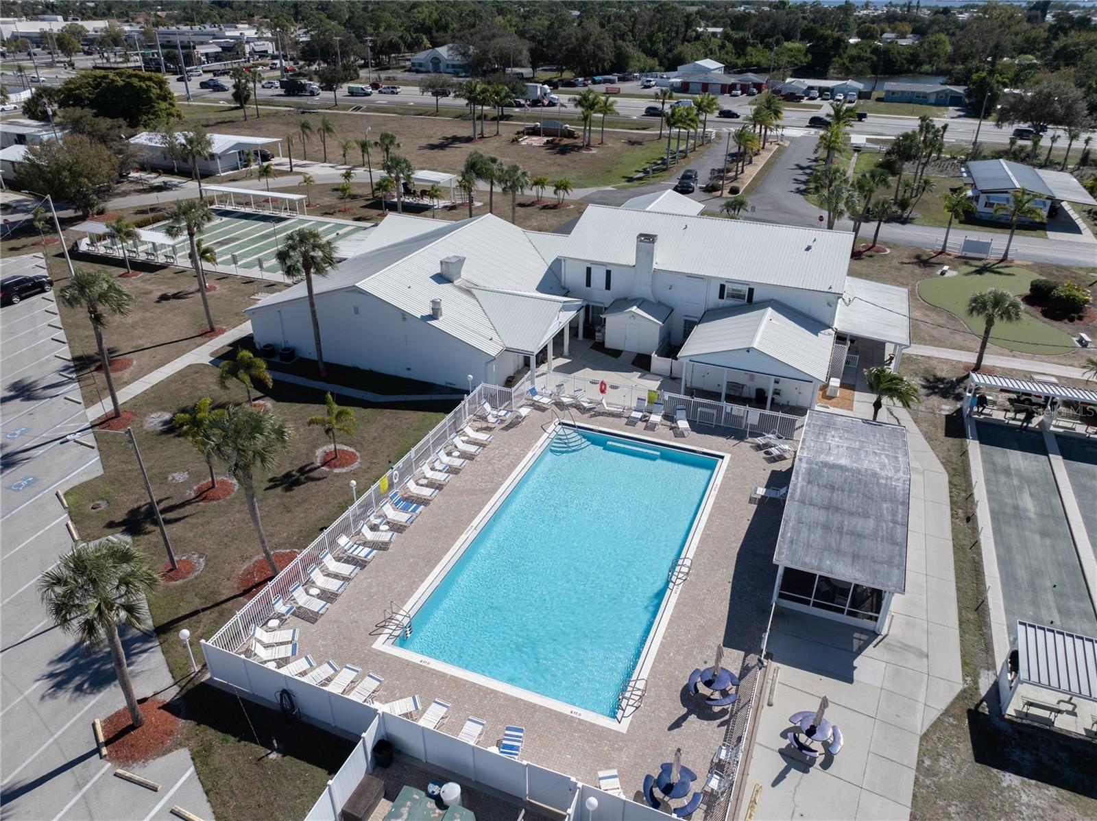 Image 3 of 41 For 205 Carriage Lane