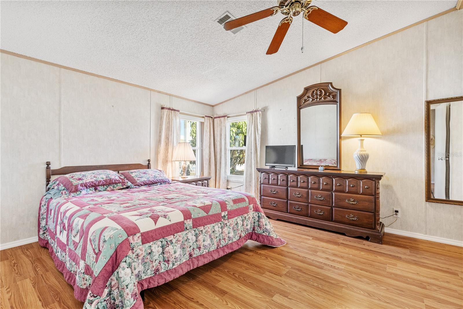 Image 34 of 41 For 205 Carriage Lane