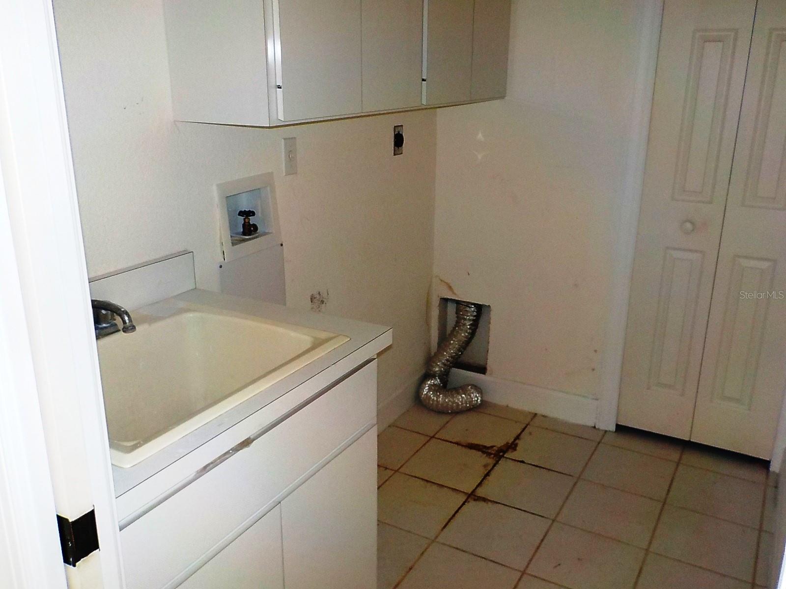 Image 13 of 41 For 147 Hibiscus Drive