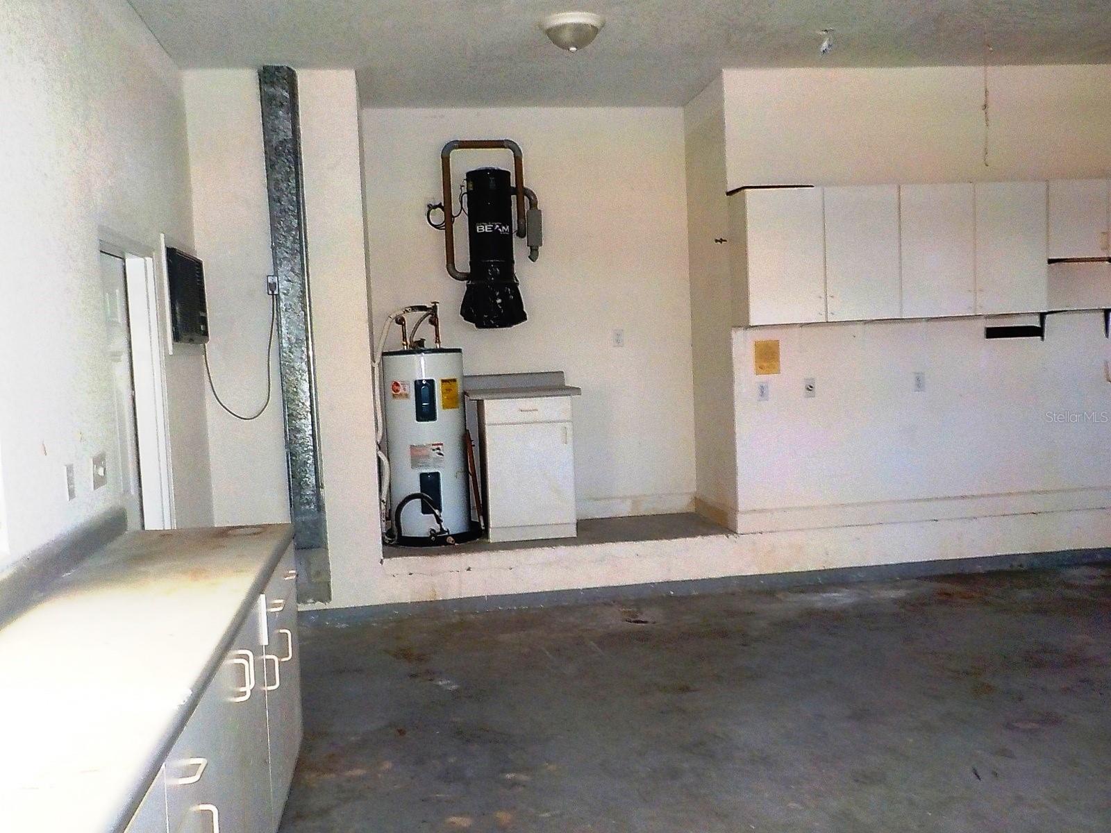 Image 17 of 41 For 147 Hibiscus Drive