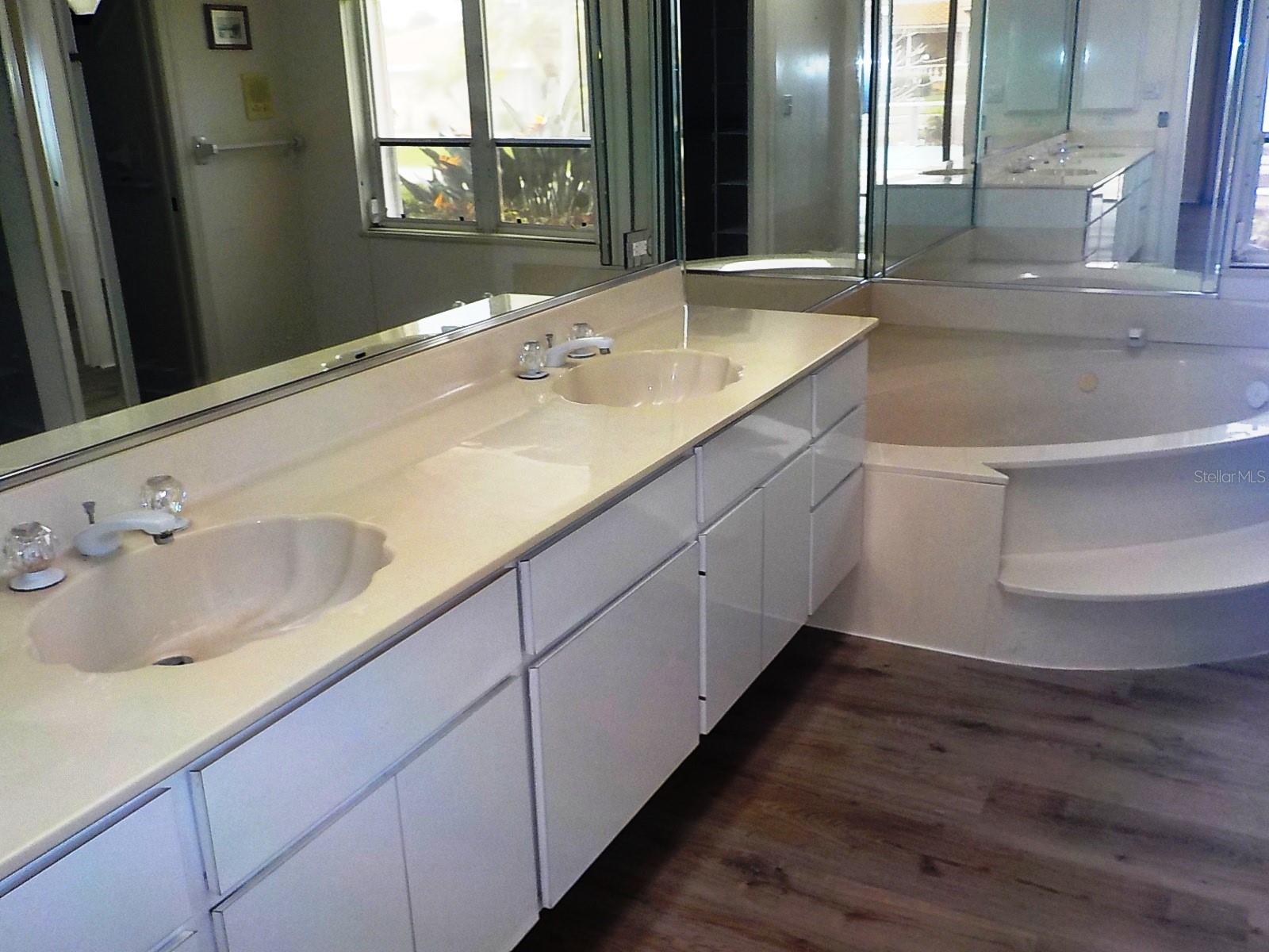 Image 25 of 41 For 147 Hibiscus Drive