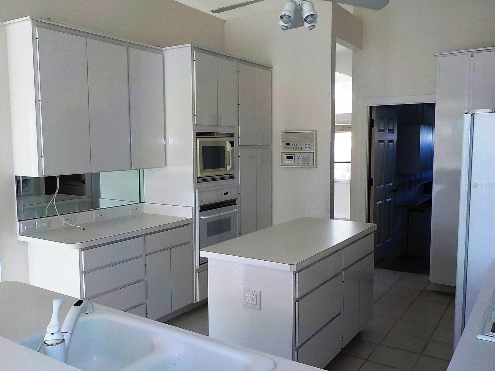 Image 3 of 41 For 147 Hibiscus Drive