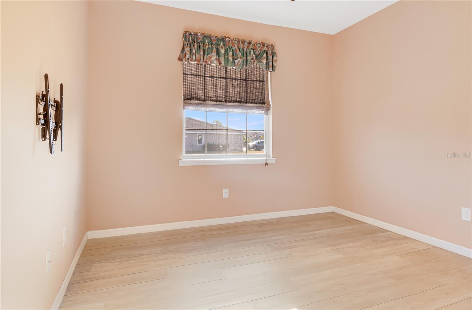 Image 24 of 39 For 7486 Talon Bay Drive