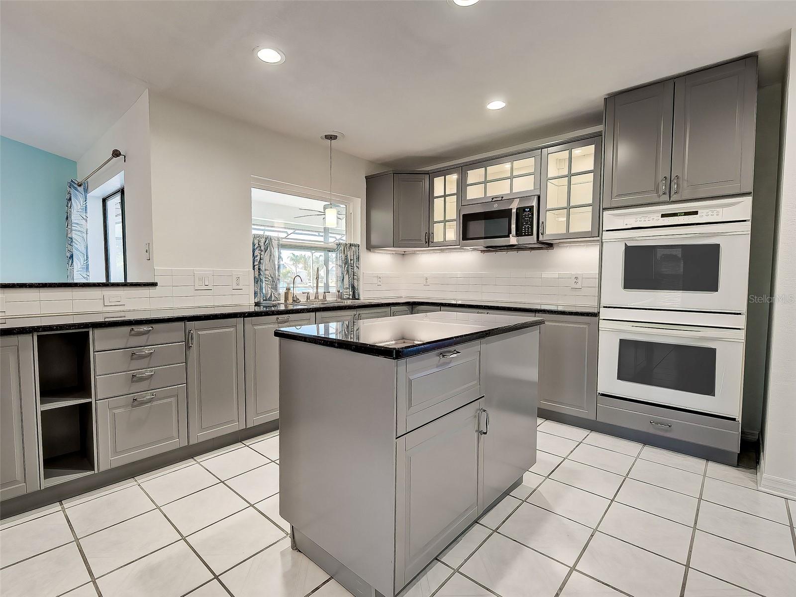 Image 20 of 79 For 2301 Via Veneto Drive