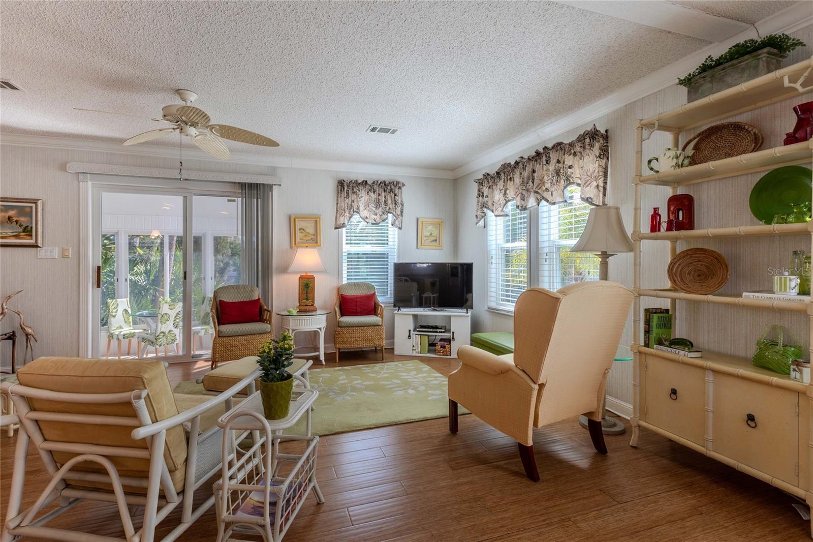 Image 10 of 59 For 2100 Kings Highway 52