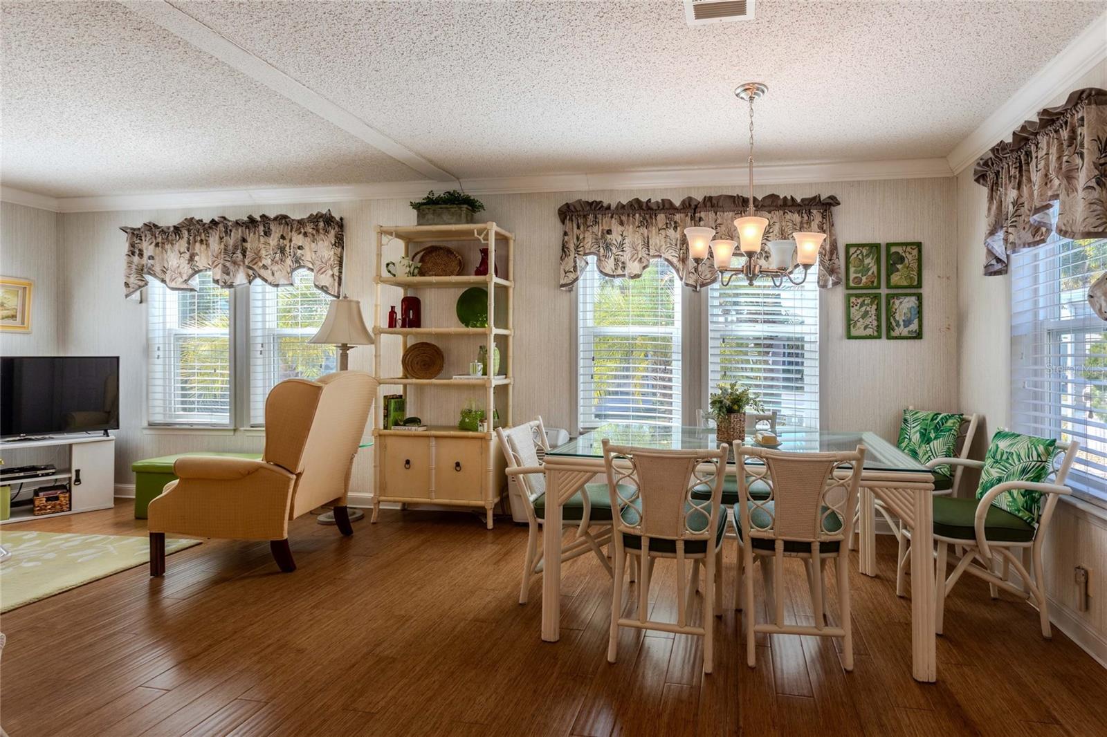 Image 8 of 59 For 2100 Kings Highway 52