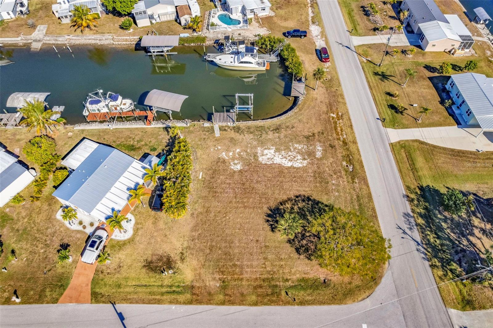 Image 11 of 26 For 700 Hollyhill Court