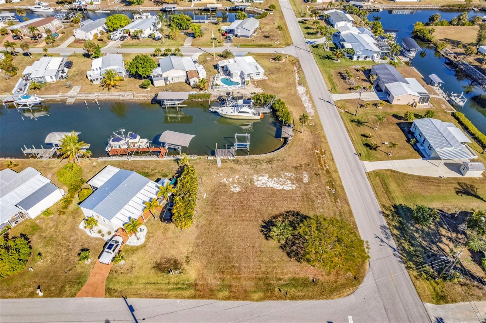 Image 12 of 26 For 700 Hollyhill Court