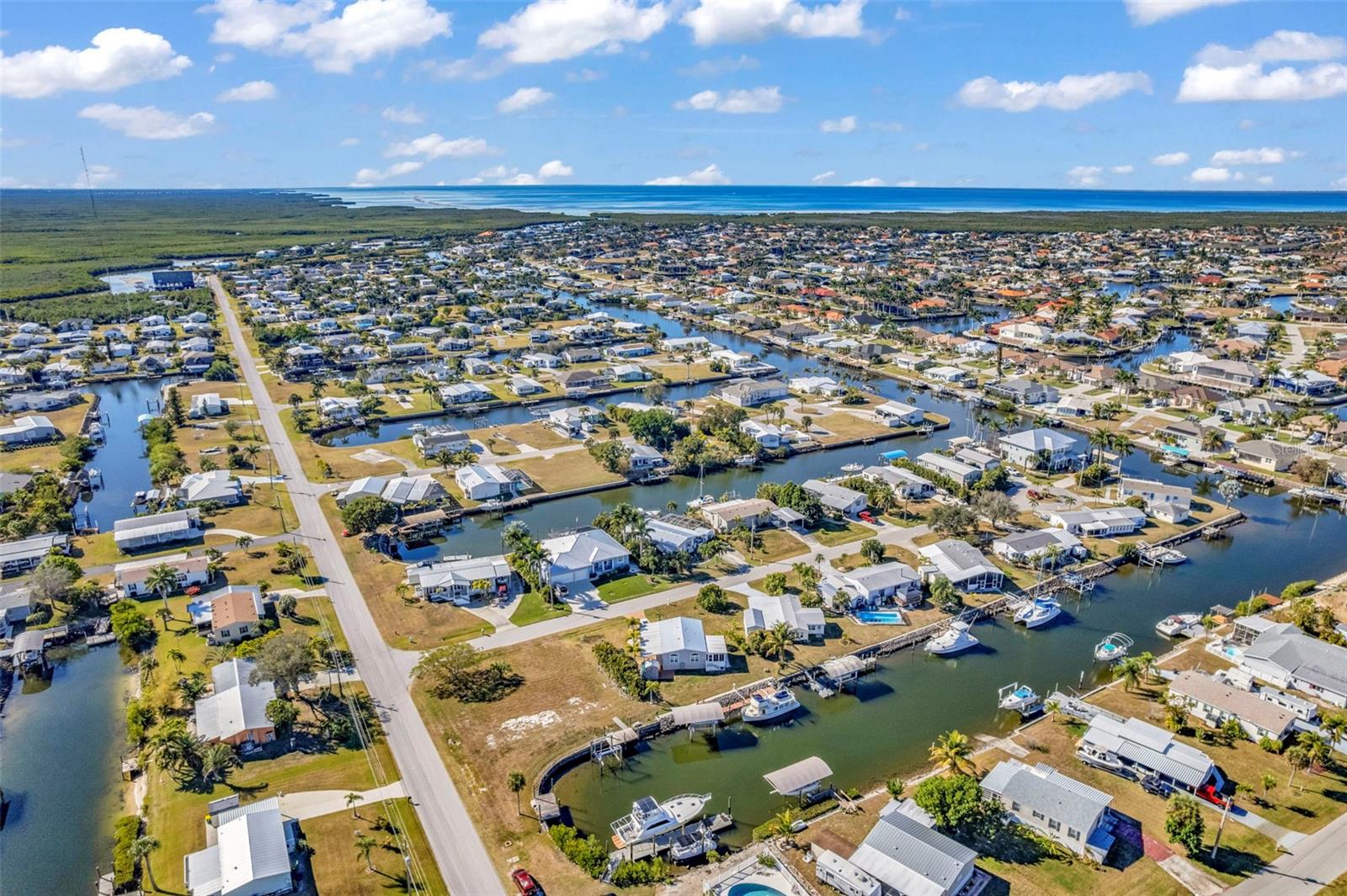 Image 18 of 26 For 700 Hollyhill Court