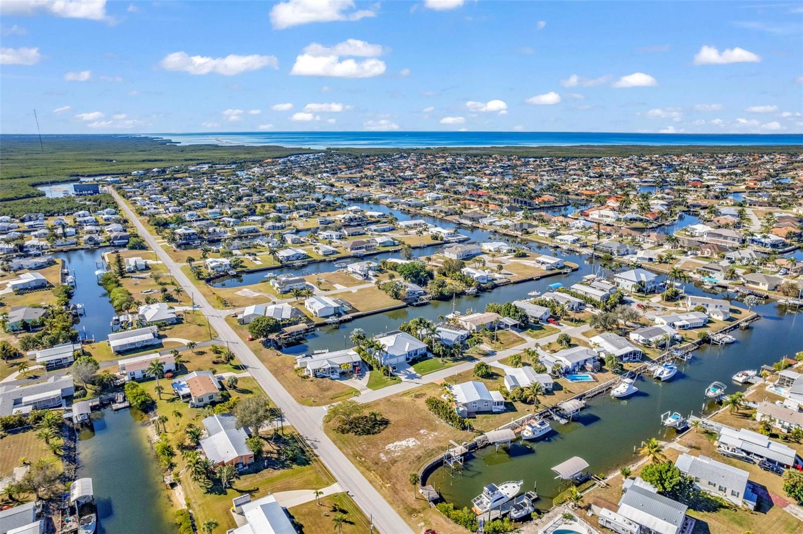 Image 22 of 26 For 700 Hollyhill Court