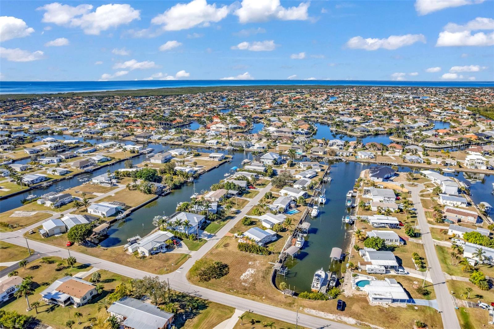 Image 23 of 26 For 700 Hollyhill Court