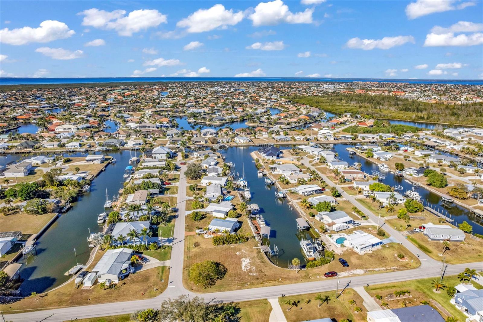 Image 24 of 26 For 700 Hollyhill Court