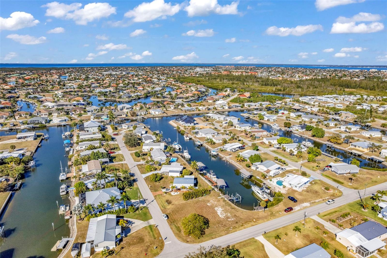 Image 25 of 26 For 700 Hollyhill Court