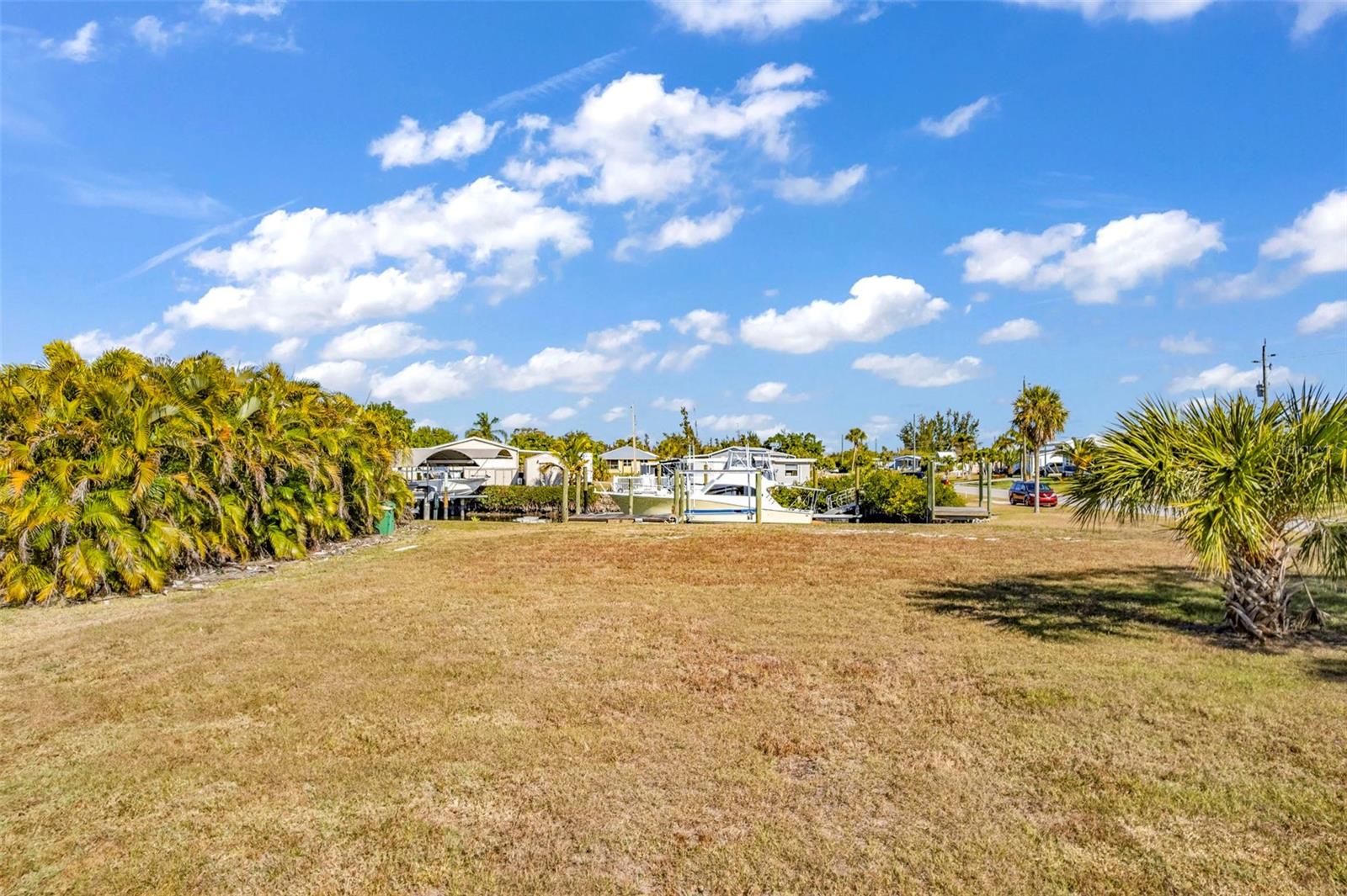 Image 5 of 26 For 700 Hollyhill Court