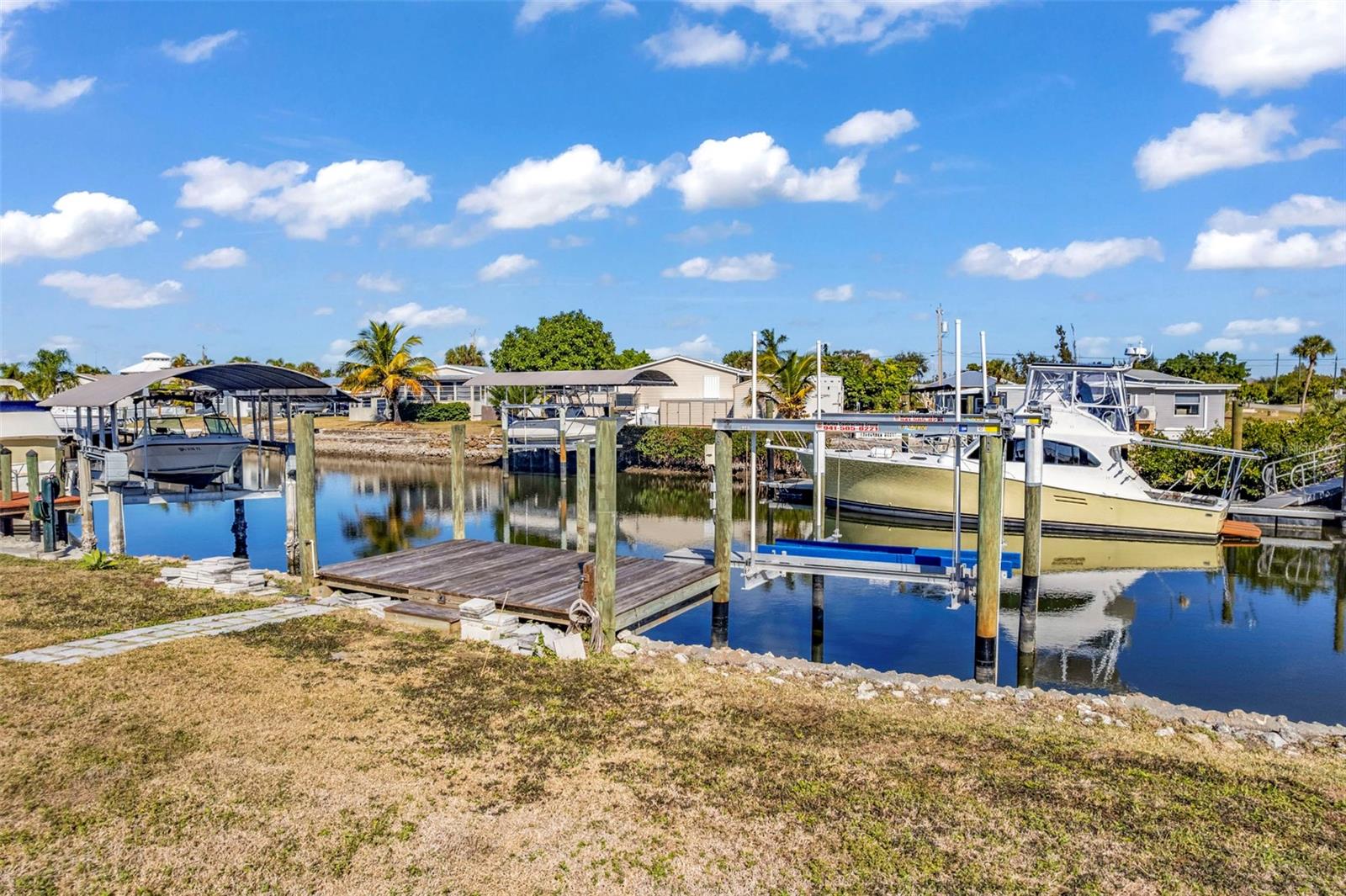 Image 6 of 26 For 700 Hollyhill Court