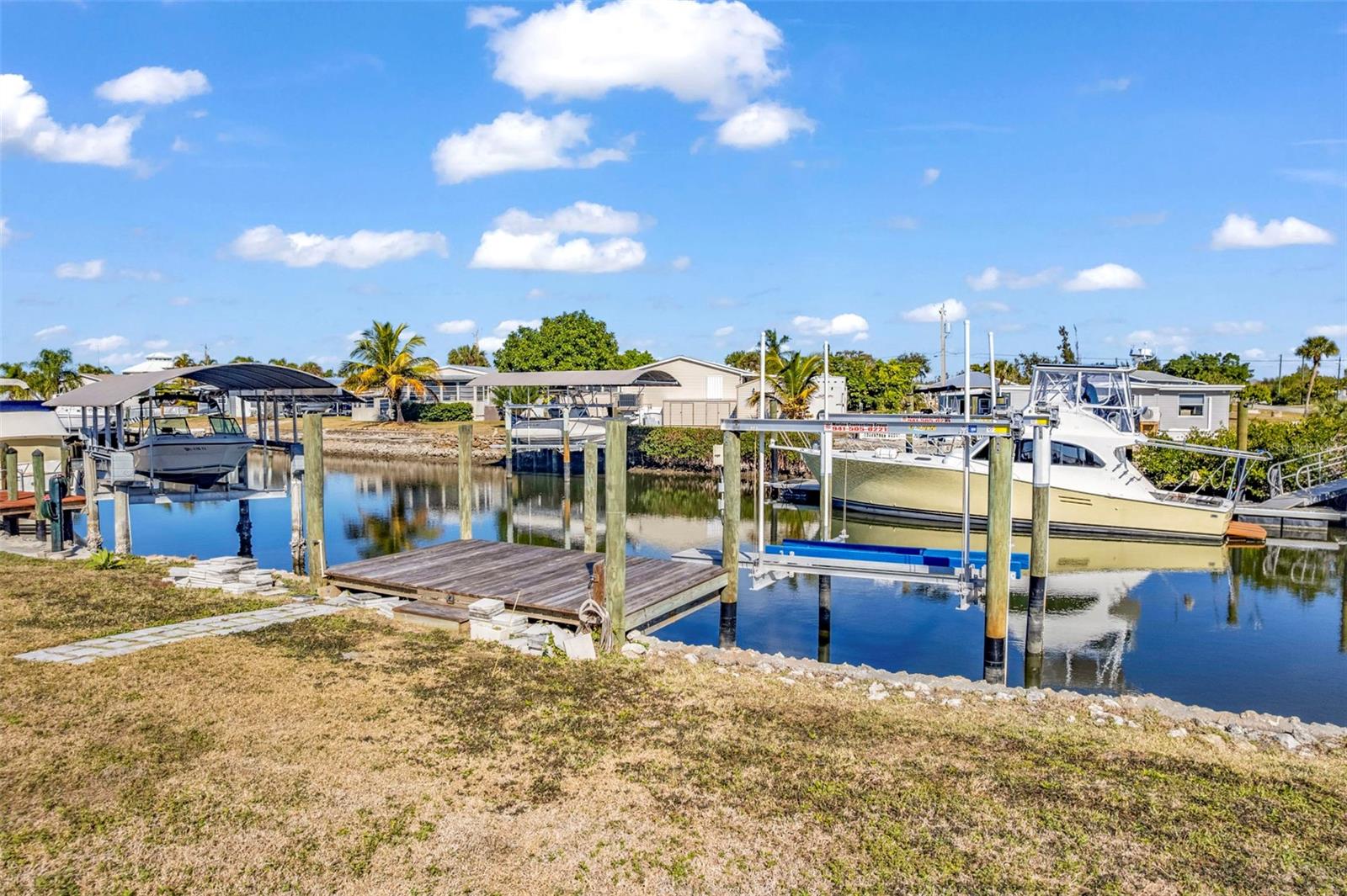 Image 7 of 26 For 700 Hollyhill Court