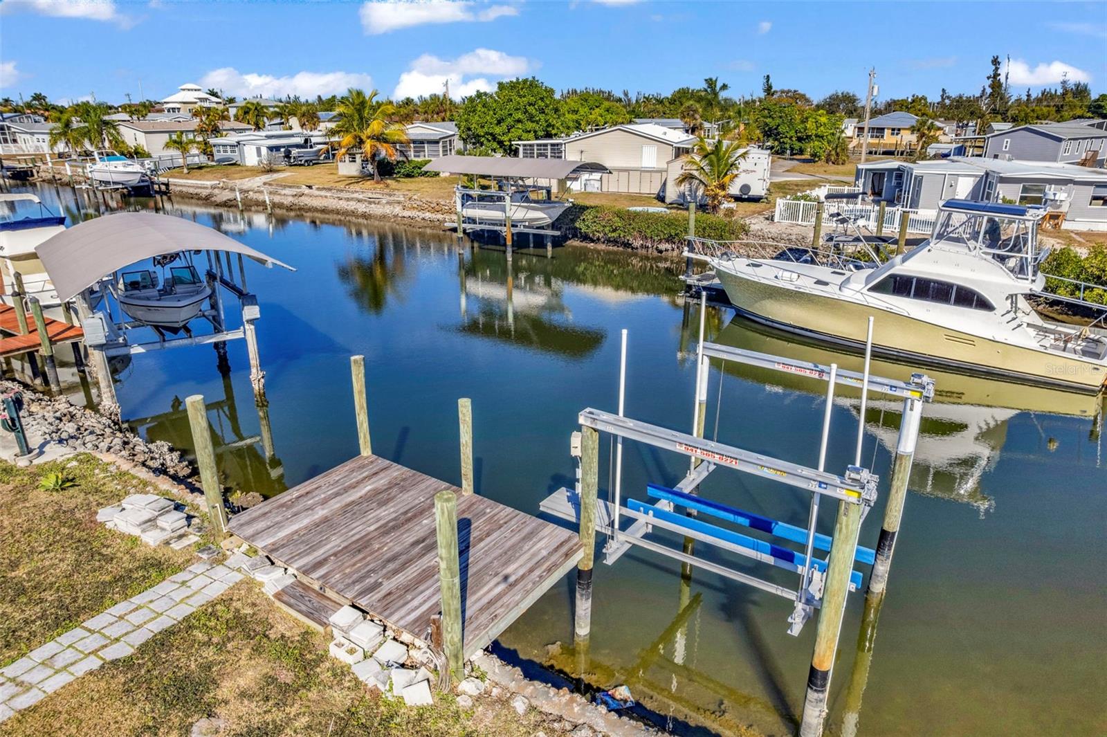 Image 9 of 26 For 700 Hollyhill Court