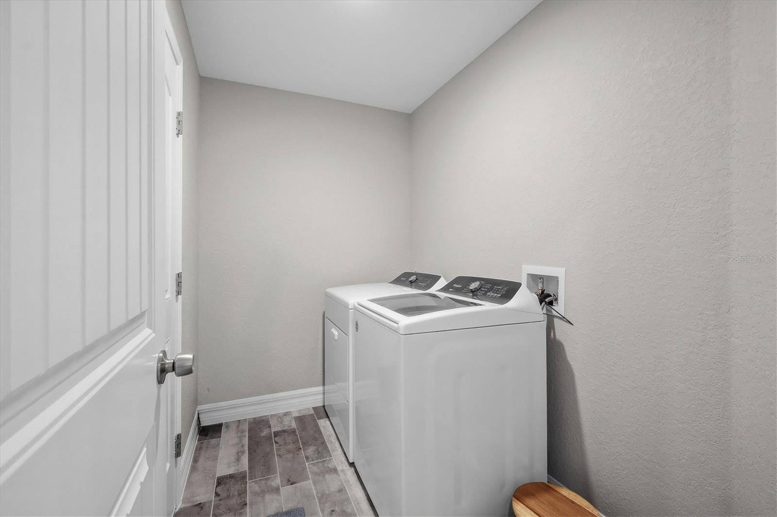 Image 21 of 33 For 106 Red Cedar Park