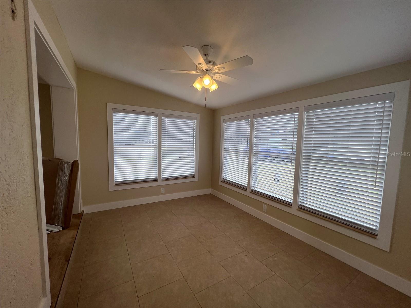 Image 12 of 30 For 2464 Picnic St