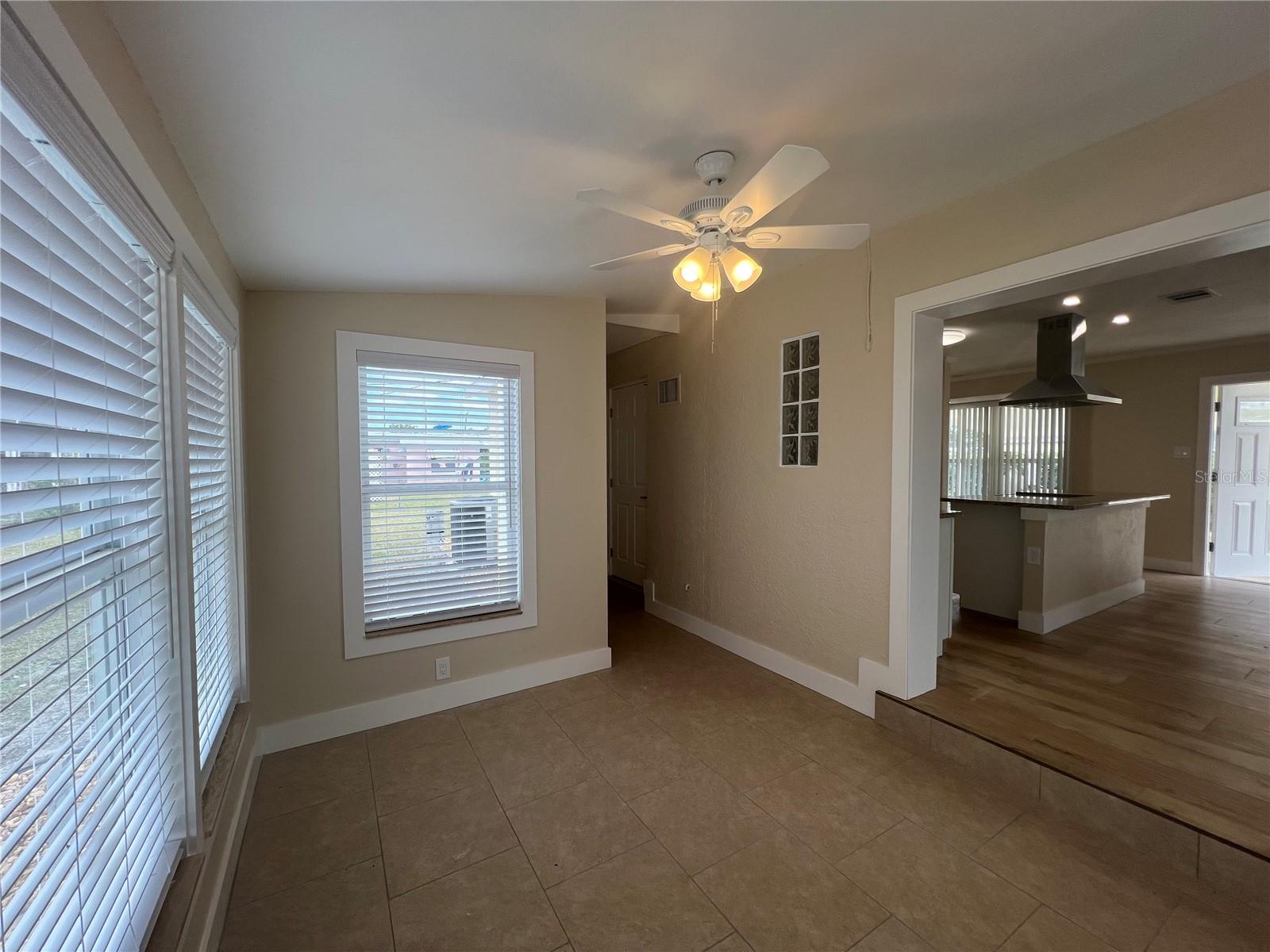 Image 13 of 30 For 2464 Picnic St