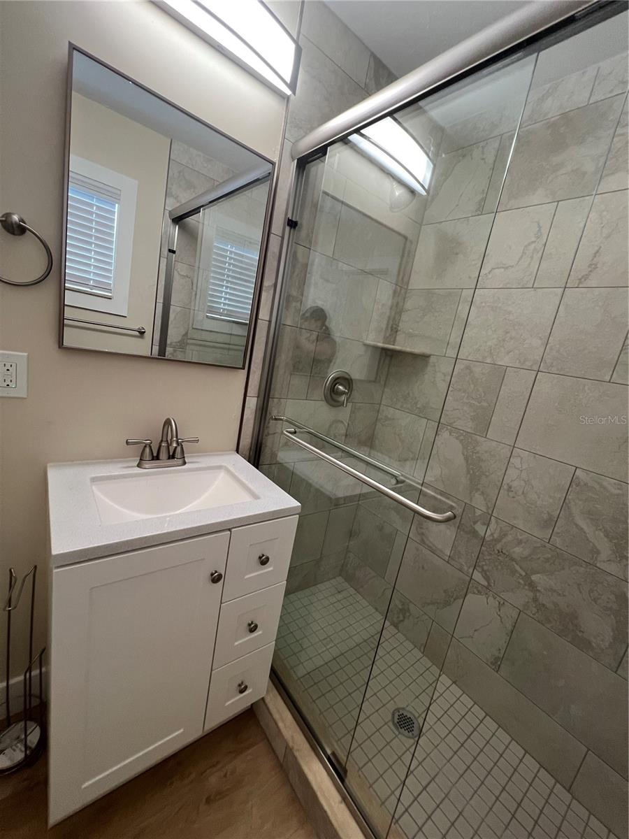 Image 18 of 30 For 2464 Picnic St