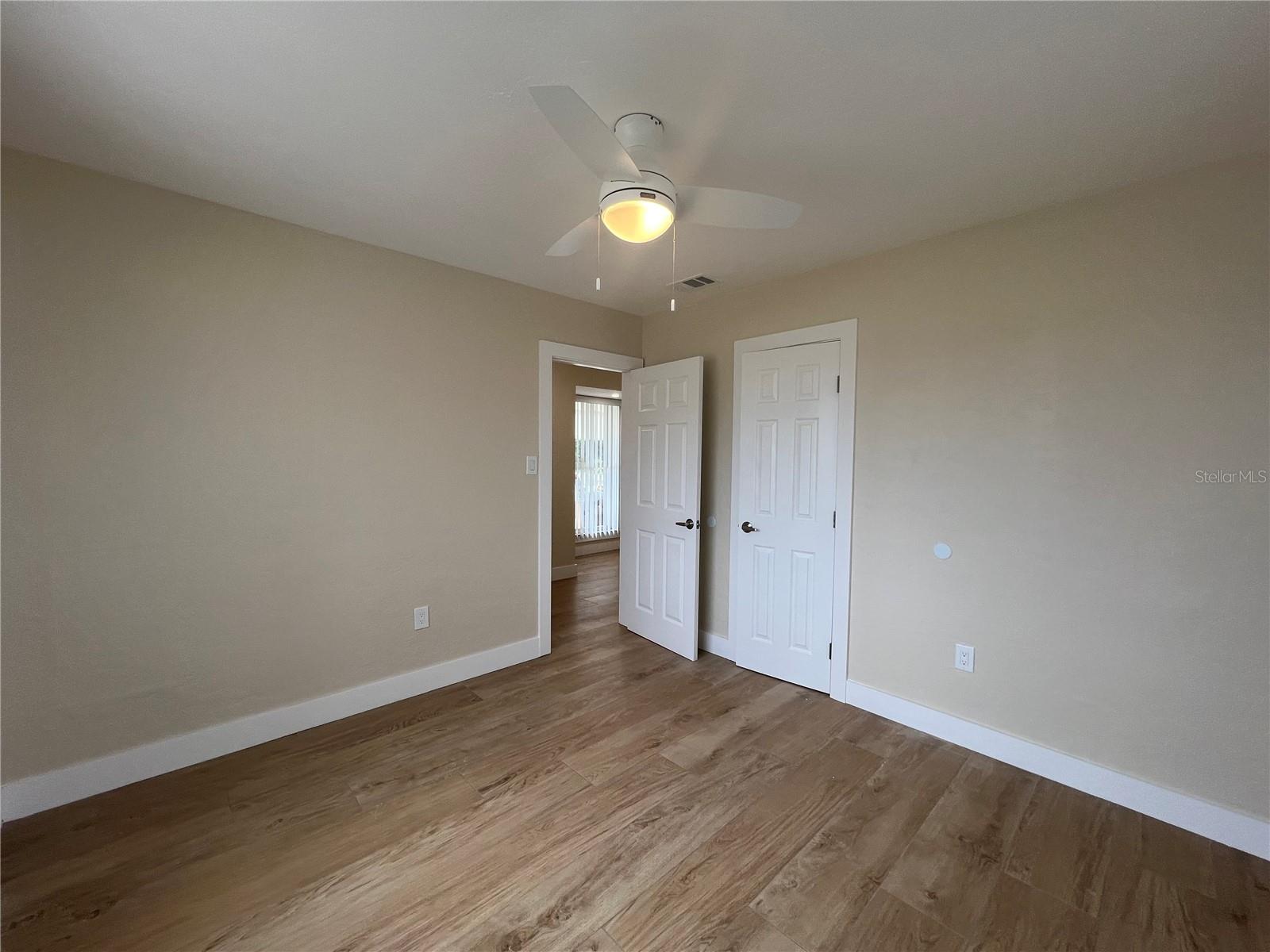 Image 22 of 30 For 2464 Picnic St