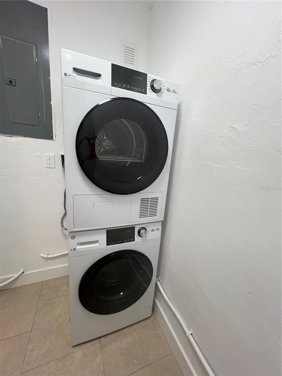 Image 26 of 30 For 2464 Picnic St