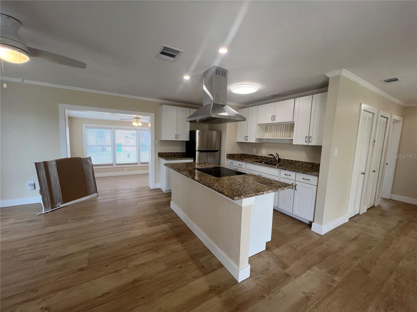 Image 6 of 30 For 2464 Picnic St