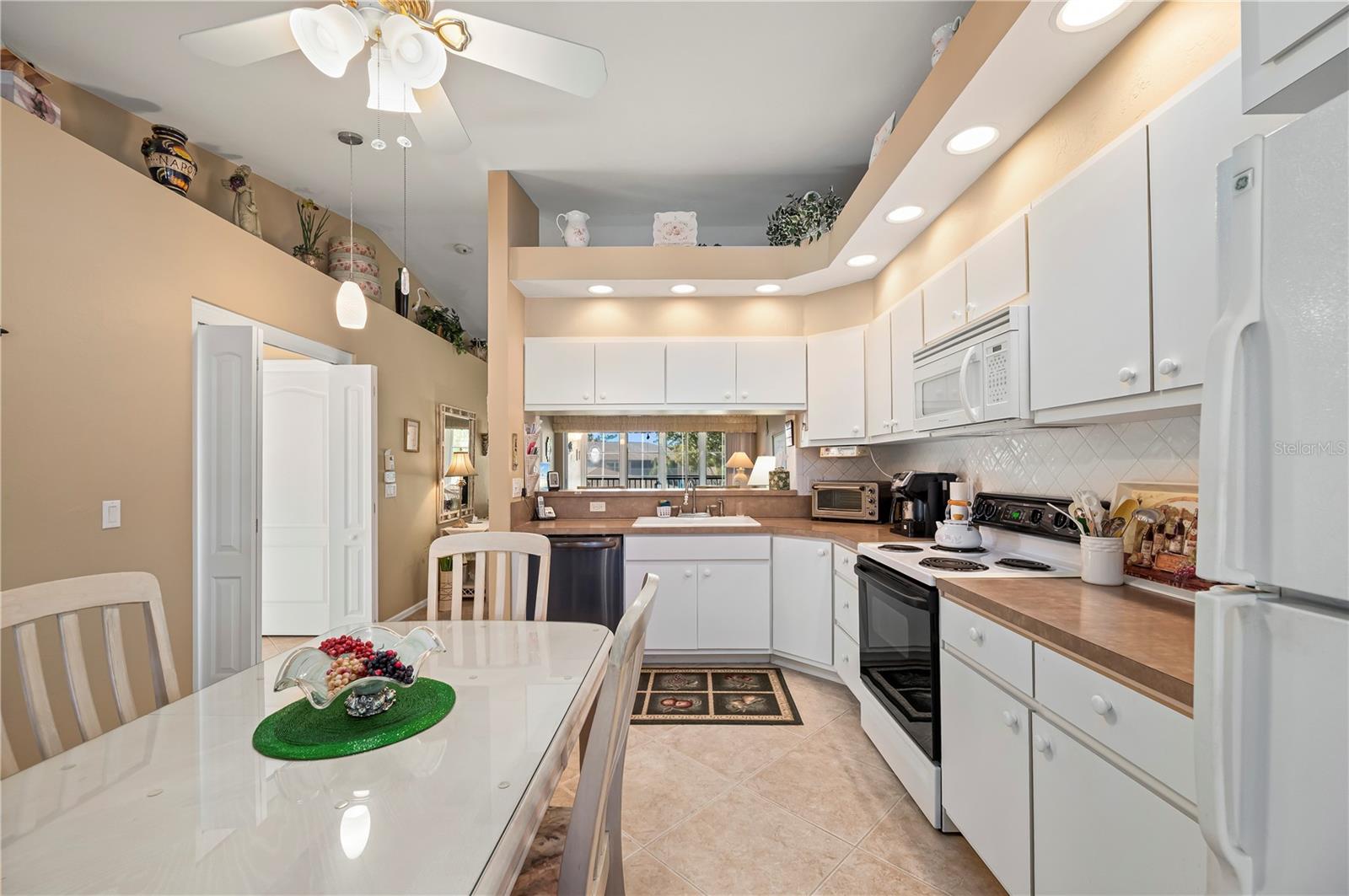 Image 7 of 48 For 11644 Egret Circle 1205