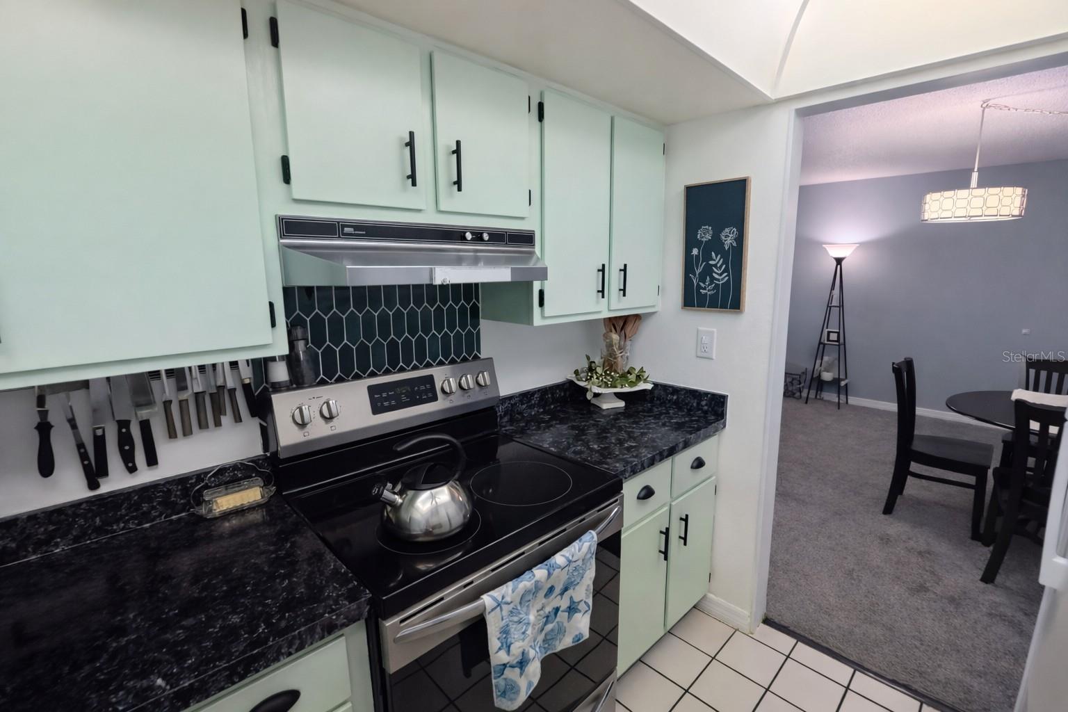 Image 9 of 36 For 21300 Brinson Avenue 111