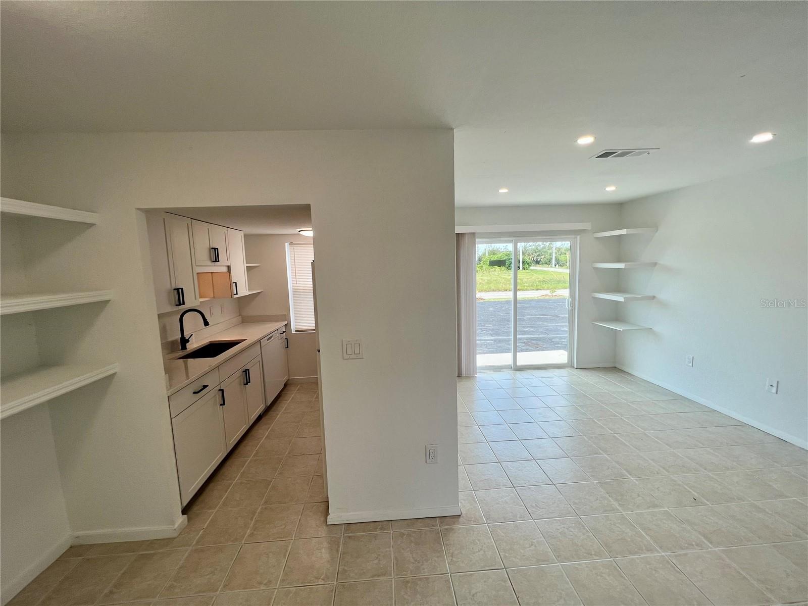 Image 6 of 18 For 146 Boundary Boulevard B101