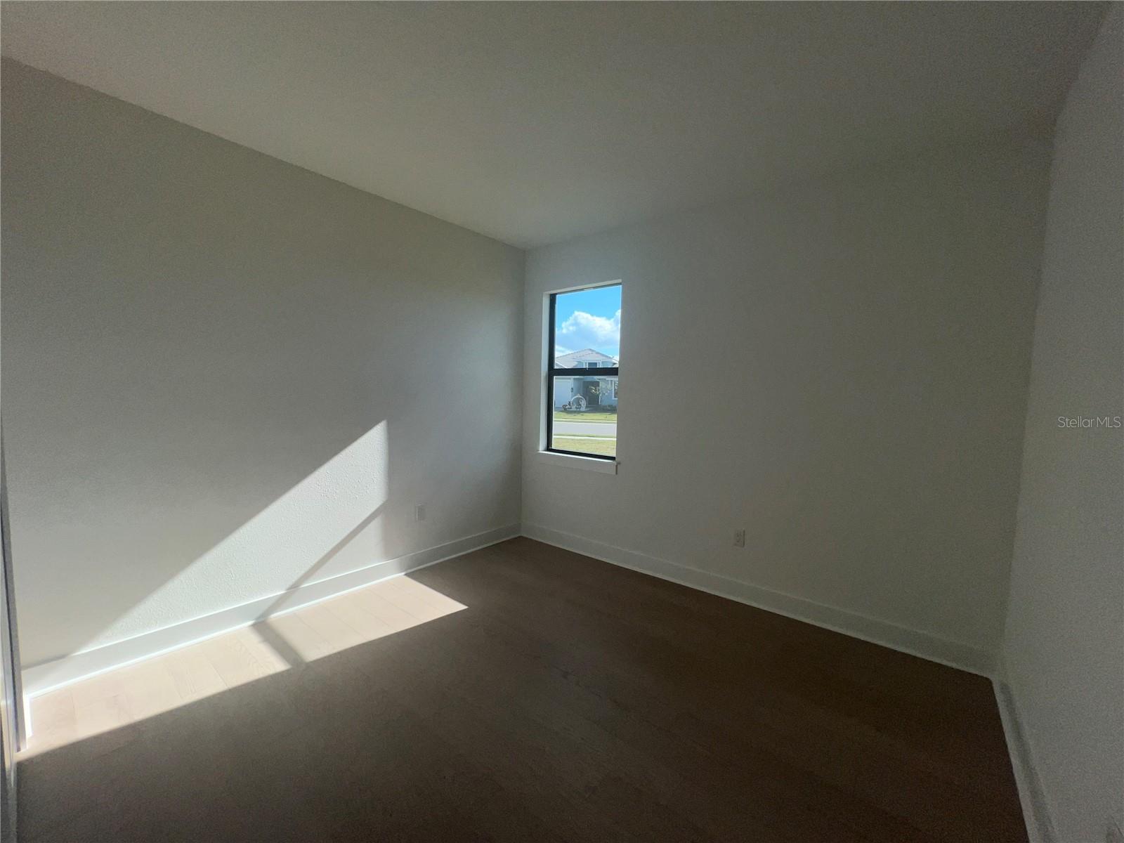 Image 10 of 94 For 18460 Midsummer Place