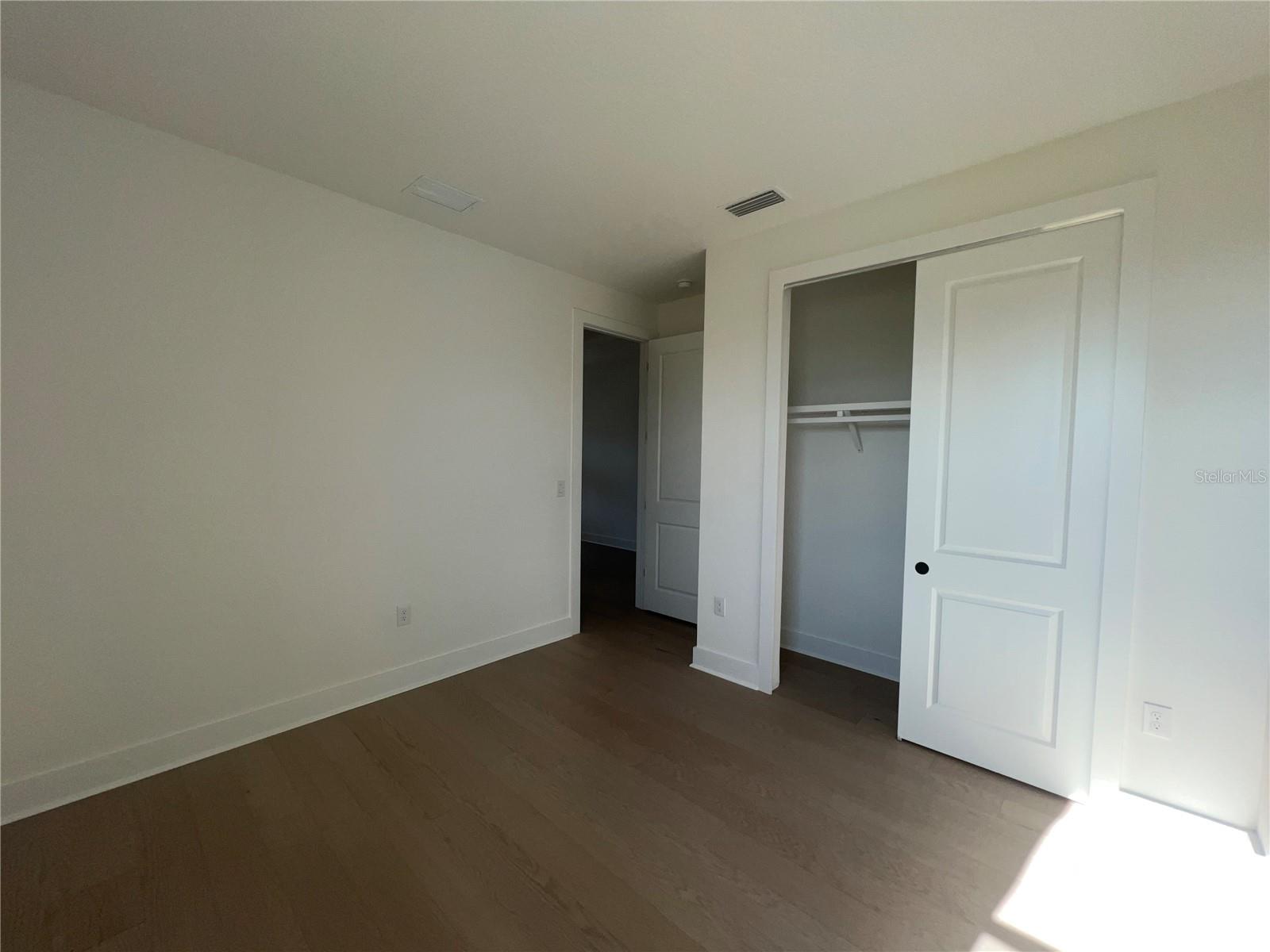 Image 12 of 94 For 18460 Midsummer Place