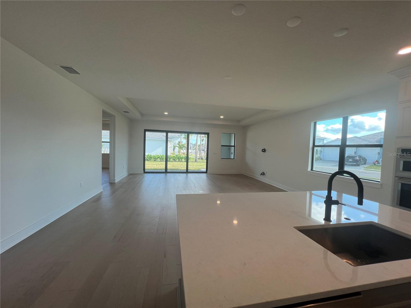 Image 15 of 94 For 18460 Midsummer Place