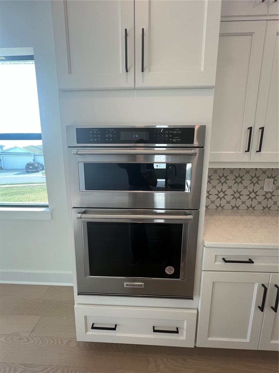 Image 17 of 94 For 18460 Midsummer Place