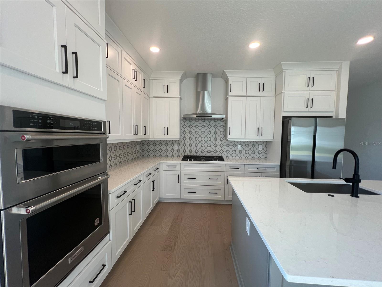 Image 18 of 94 For 18460 Midsummer Place