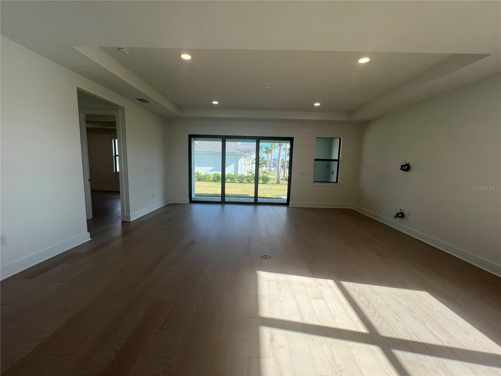 Image 20 of 94 For 18460 Midsummer Place