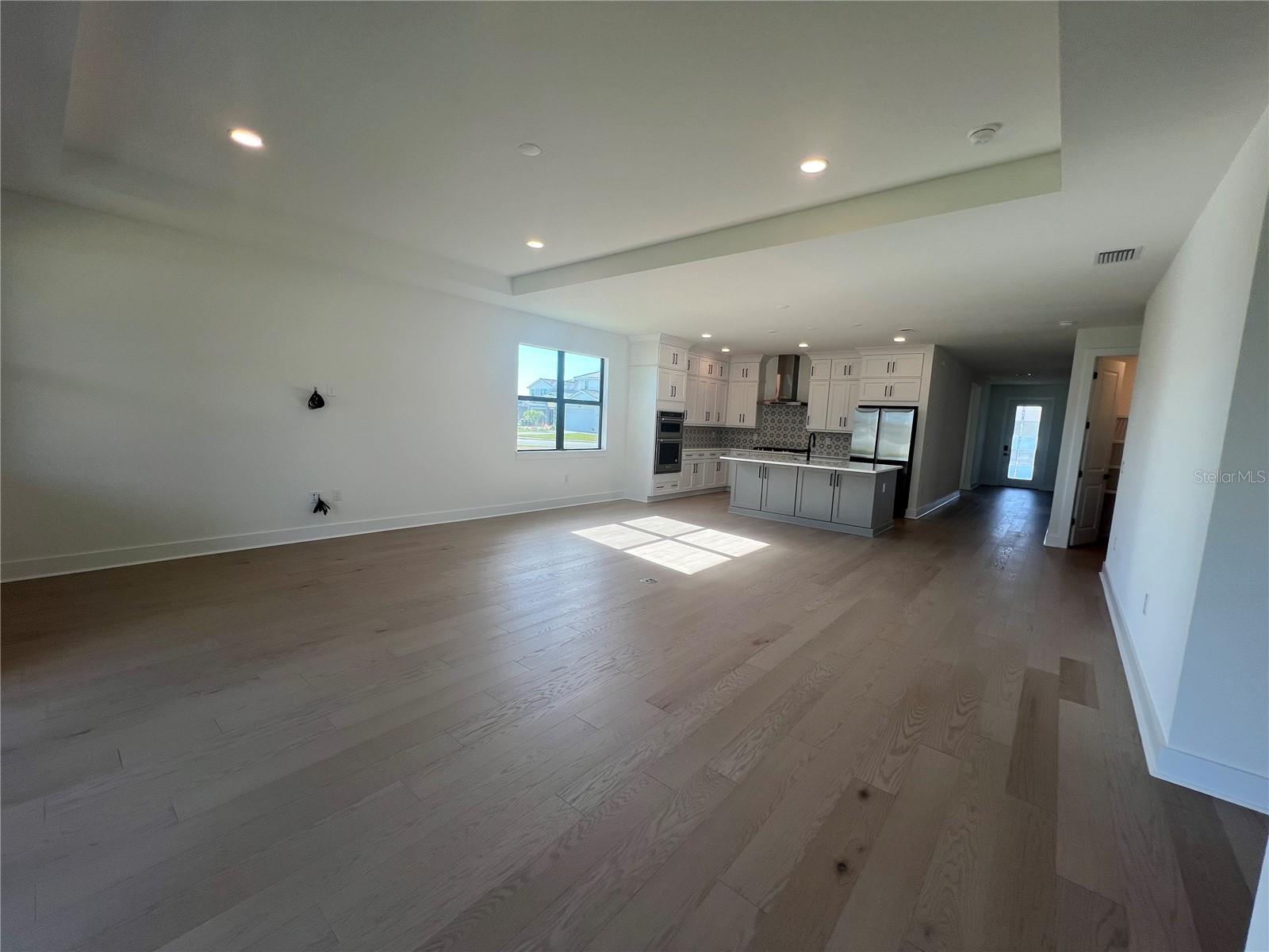 Image 22 of 94 For 18460 Midsummer Place