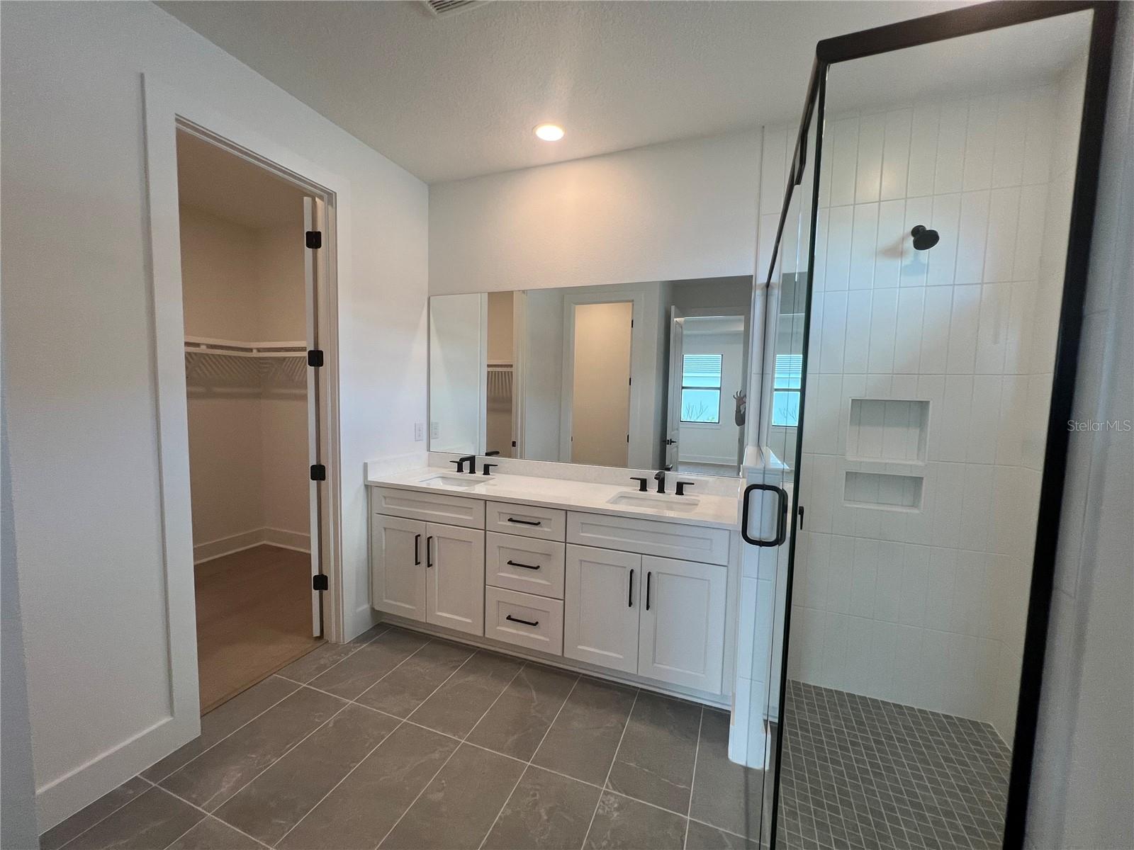 Image 25 of 94 For 18460 Midsummer Place