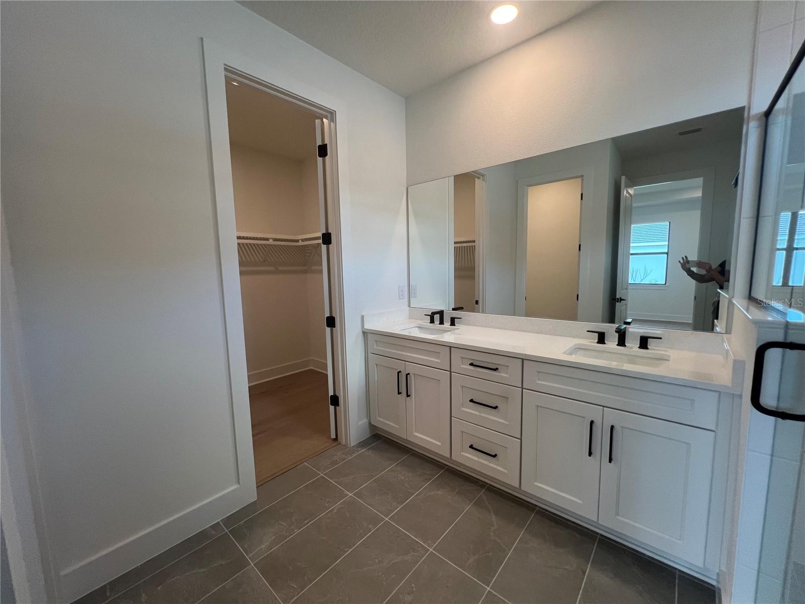 Image 26 of 94 For 18460 Midsummer Place